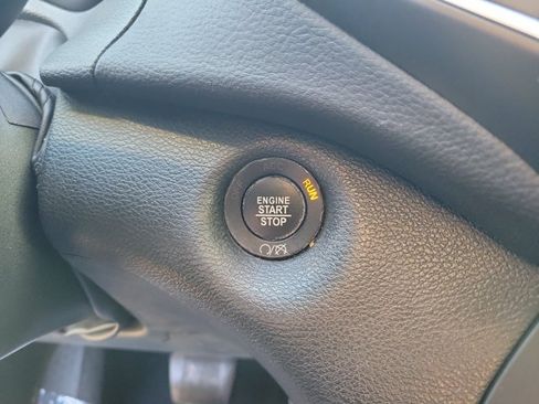 Used 2019 Jeep Cherokee Latitude Plus AWD/4WD image 34