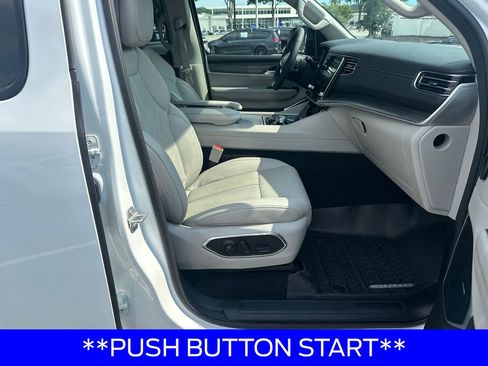 Used 2024 Jeep Wagoneer L Series II w/ Flexible Seating Group RWD image 13