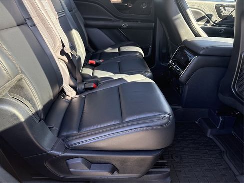 Used 2025 Lincoln Aviator Reserve w/ Illumination Package image 16