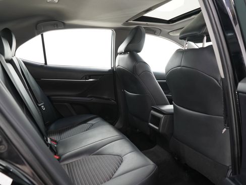 Used 2019 Toyota Camry SE w/ Convenience Package FWD image 12