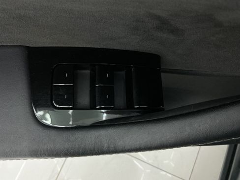 Used 2021 Tesla Model Y Long Range AWD/4WD image 37