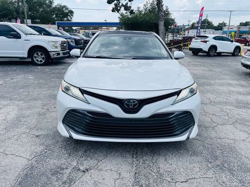 Used 2019 Toyota Camry XLE FWD image 3