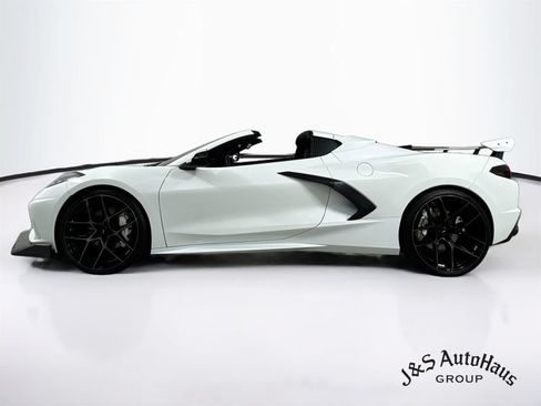Used 2021 Chevrolet Corvette Stingray Premium Cpe w/ Z51 Performance Package RWD image 4