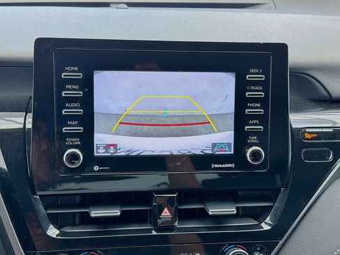 Used 2024 Toyota Camry SE FWD image 10