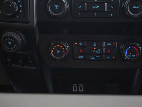 Used 2019 Ford F150 XLT w/ Equipment Group 302A Luxury AWD/4WD image 19