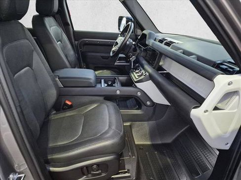 Used 2024 Land Rover Defender 110 X-Dynamic SE AWD/4WD image 21