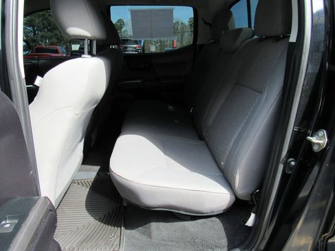 Used 2020 Toyota Tacoma SR5 RWD image 13