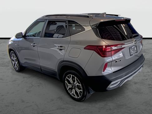 Used 2021 Kia Seltos EX AWD/4WD image 2