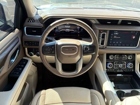 Used 2022 GMC Yukon XL Denali image 12