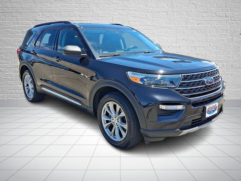 Used 2021 Ford Explorer XLT w/ Equipment Group 202A AWD/4WD image 4