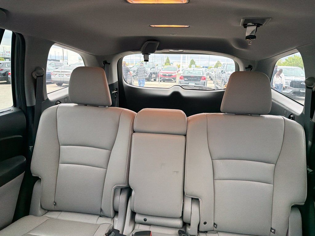 Used 2016 Honda Pilot Touring image 18