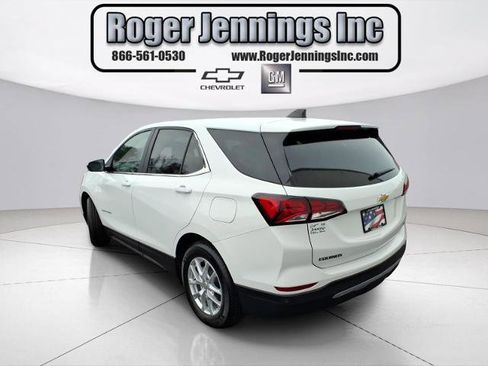 Used 2024 Chevrolet Equinox LT image 3