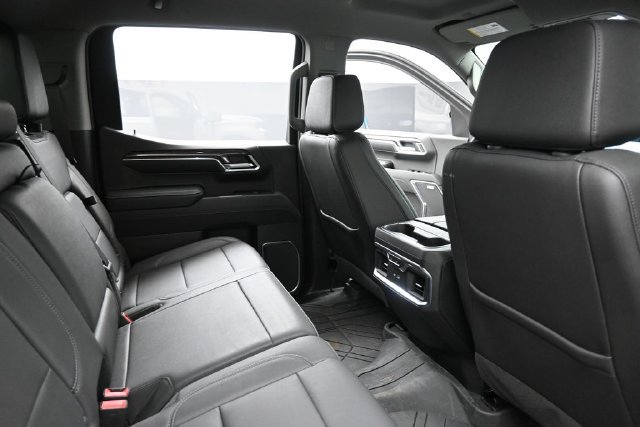 Used 2023 Chevrolet Silverado 1500 LTZ w/ LTZ Convenience Package II AWD/4WD image 29