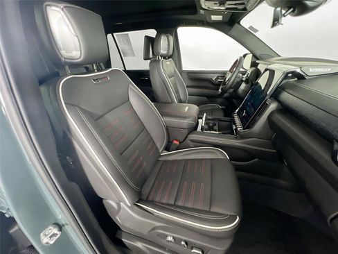 Used 2025 GMC Yukon AT4 Ultimate AWD/4WD image 30