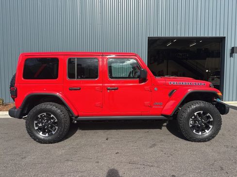 Used 2024 Jeep Wrangler Unlimited Rubicon 4xe image 8