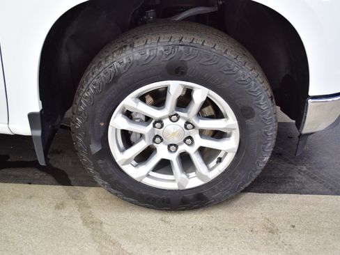 Used 2023 Chevrolet Silverado 1500 LT AWD/4WD image 30
