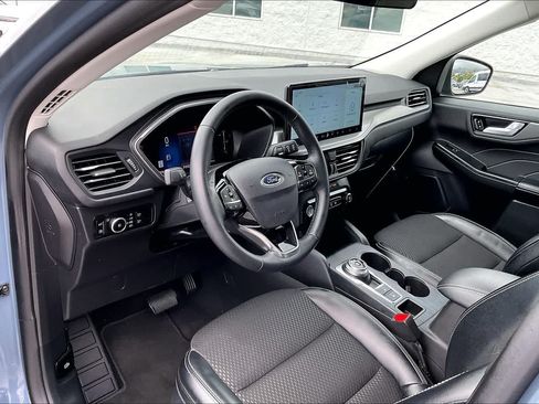 Used 2025 Ford Escape SE FWD image 2