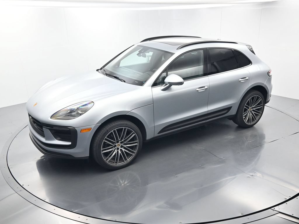 Certified 2026 Porsche Macan AWD/4WD image 33
