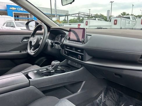 Used 2023 Nissan Rogue SV FWD image 31