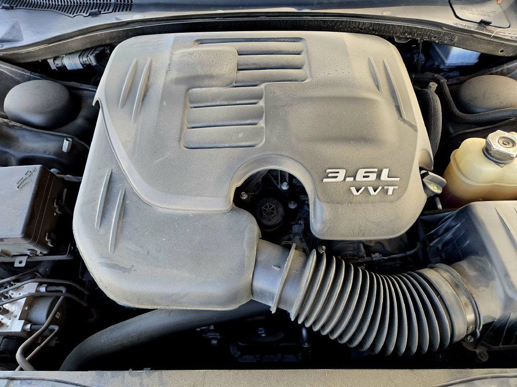Used 2023 Chrysler 300 Touring w/ Sport Appearance Package RWD image 31