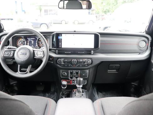 Used 2026 Jeep Wrangler Unlimited Rubicon AWD/4WD image 16