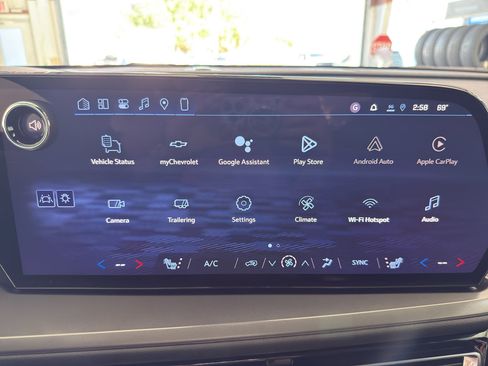 New 2026 Chevrolet Traverse LT image 14