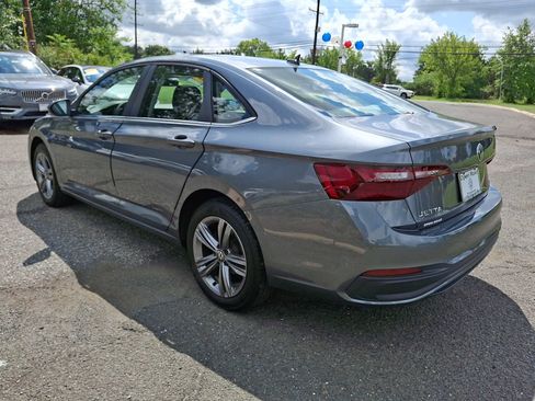 Certified 2023 Volkswagen Jetta SE FWD image 4