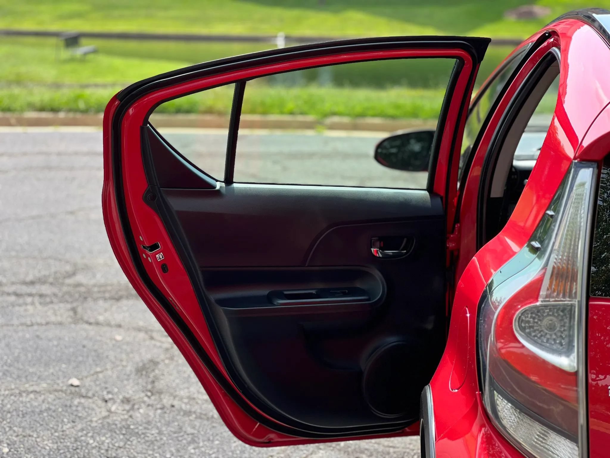 Used 2018 Toyota Prius C Two FWD image 34