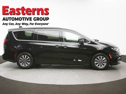 Used 2024 Chrysler Pacifica Select image 46