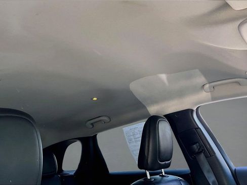 Used 2019 Jeep Cherokee Latitude Plus w/ Comfort/Convenience Group AWD/4WD image 26