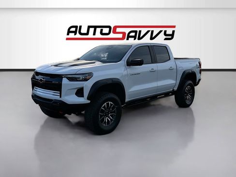 Used 2024 Chevrolet Colorado ZR2 w/ Technology Package AWD/4WD image 3