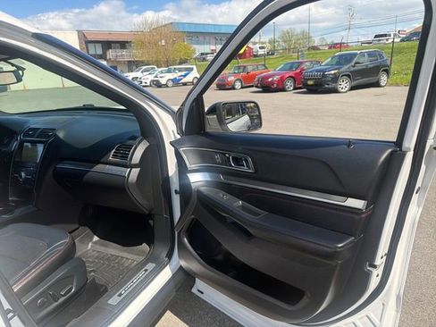 Used 2018 Ford Explorer Sport AWD/4WD image 10