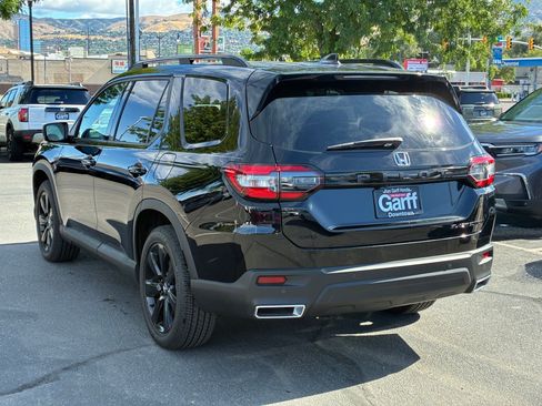 Used 2025 Honda Pilot Black Edition image 8