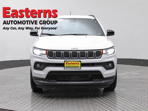 Used 2024 Jeep Compass Latitude AWD/4WD image 2
