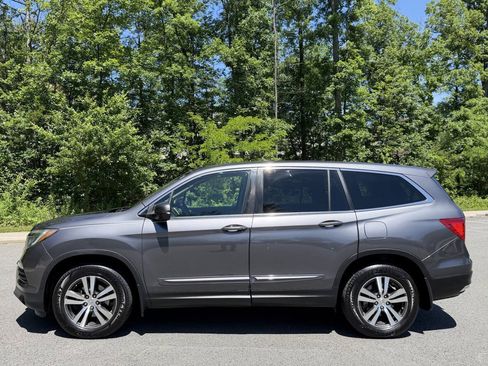 Used 2017 Honda Pilot EX-L image 2