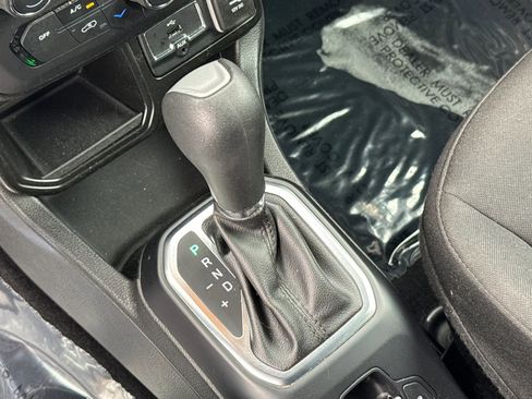 Used 2018 Jeep Renegade Latitude FWD image 17