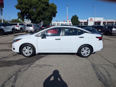 Used 2025 Nissan Versa S w/ Trunk Package FWD image 9