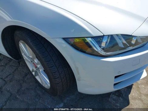 Used 2017 Jaguar XE Premium RWD image 11