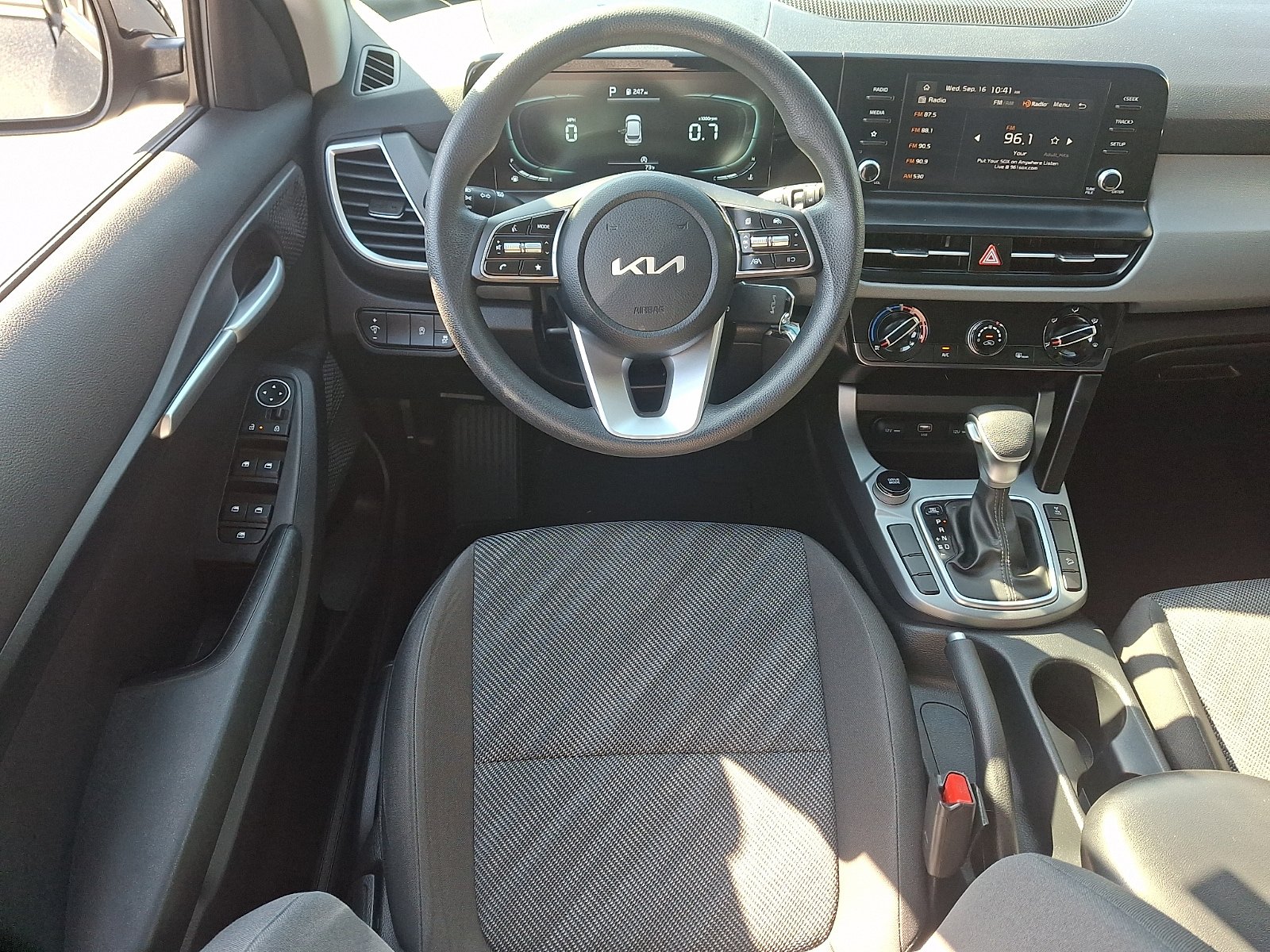 Used 2025 Kia Seltos LX AWD/4WD image 11