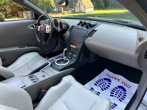 Used 2005 Nissan 350Z Touring image 43