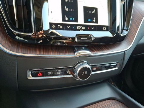 Certified 2024 Volvo XC60 B5 Ultimate image 16