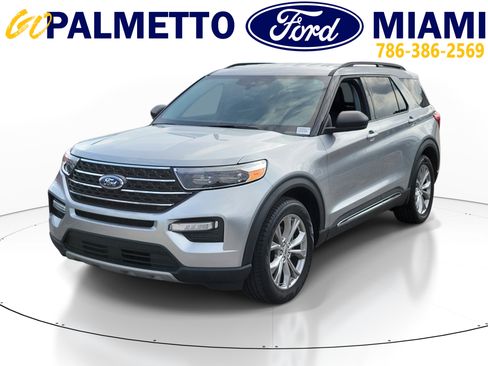Used 2023 Ford Explorer XLT w/ Equipment Group 202A RWD image 3