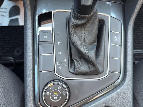 Used 2020 Volkswagen Tiguan S image 17