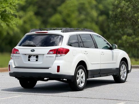 Used 2013 Subaru Outback 2.5i Limited AWD/4WD image 11