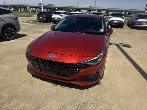 Used 2022 Hyundai Elantra Limited w/ Cargo Package image 3