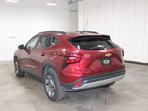 Used 2025 Chevrolet Trax LT image 7