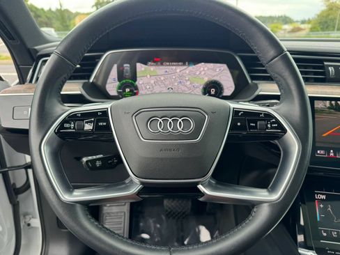 Used 2021 Audi e-tron Premium Plus w/ Premium Plus Package AWD/4WD image 31