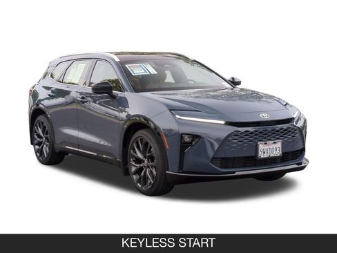 Used 2025 Toyota Crown Signia w/ Advanced Technology Package AWD/4WD image 2