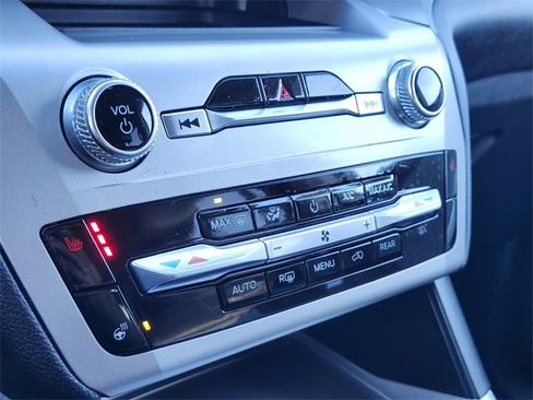 Certified 2022 Ford Explorer XLT w/ Equipment Group 202A image 24