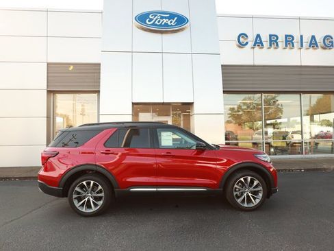 Certified 2025 Ford Explorer Platinum w/ Ultimate Package AWD/4WD image 3